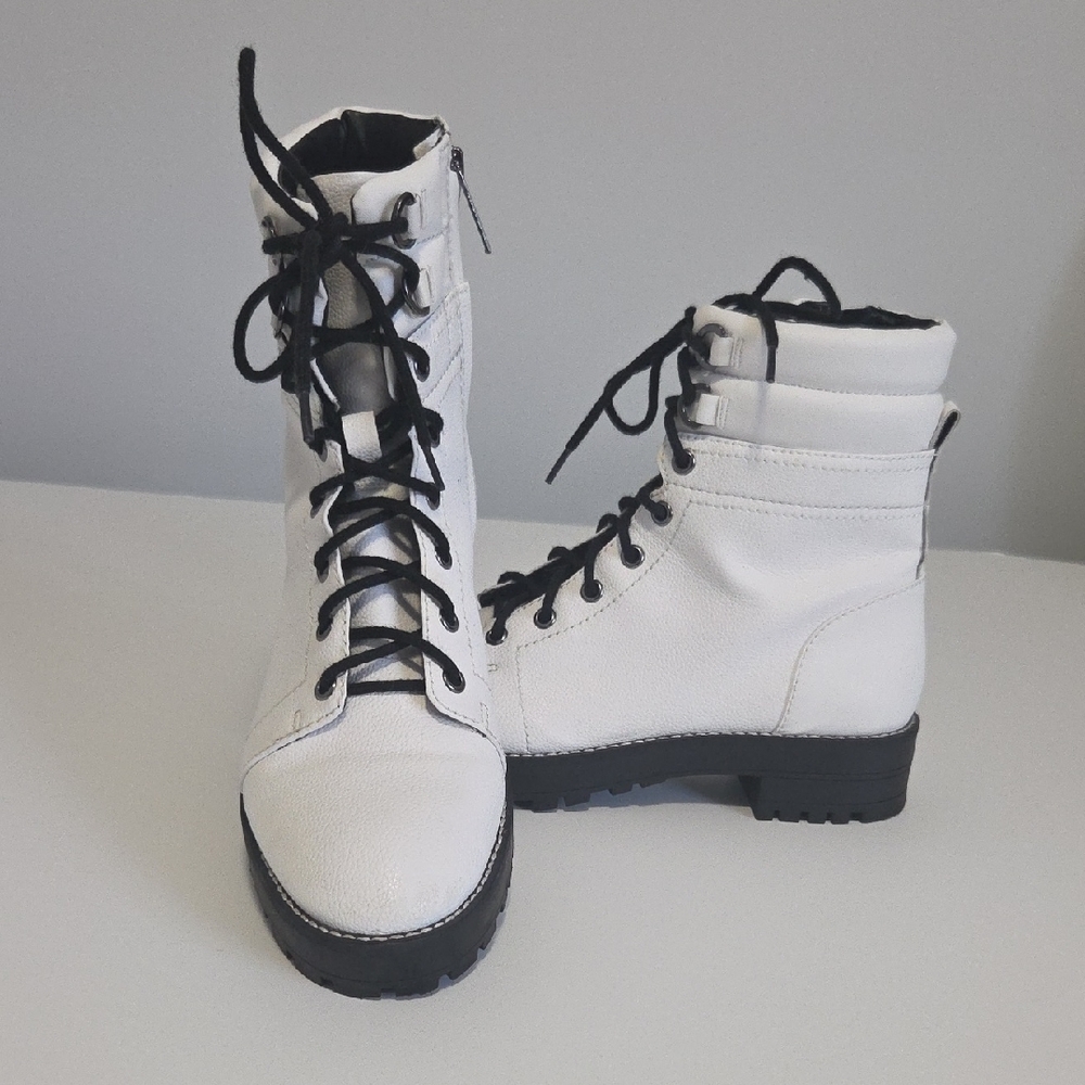 Giani Bernini White Leather Combat Boots
